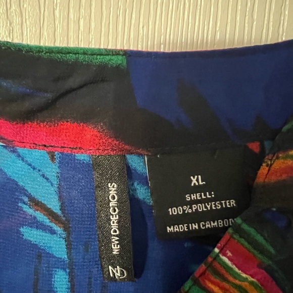 Pretty shirt - Picture 2 of 2